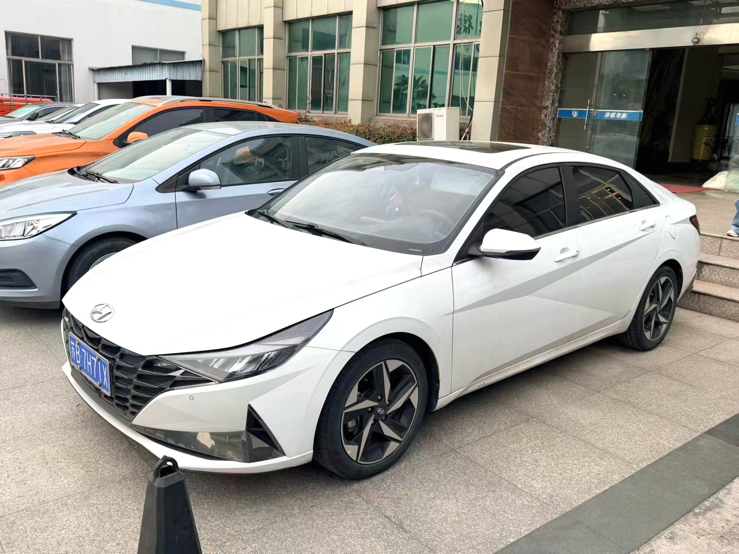 Elantra-2022 1.5L CVT LUX Premium Edition